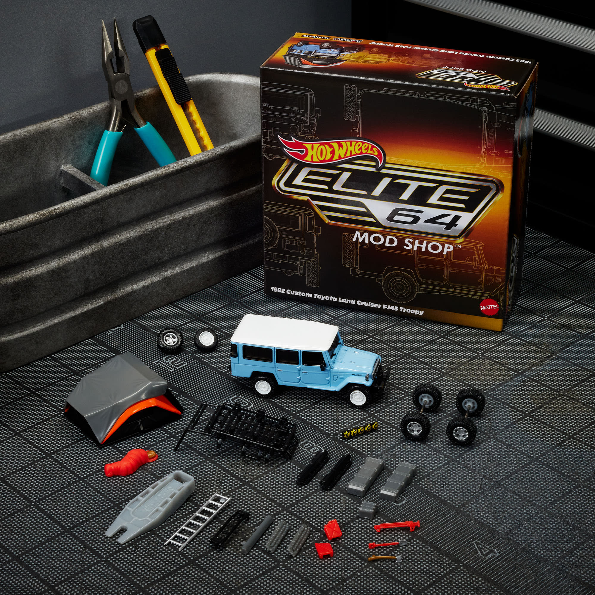 Hot Wheels Elite 64 Mod Shop 1982 Custom Toyota Land Cruiser FJ45 Troopy